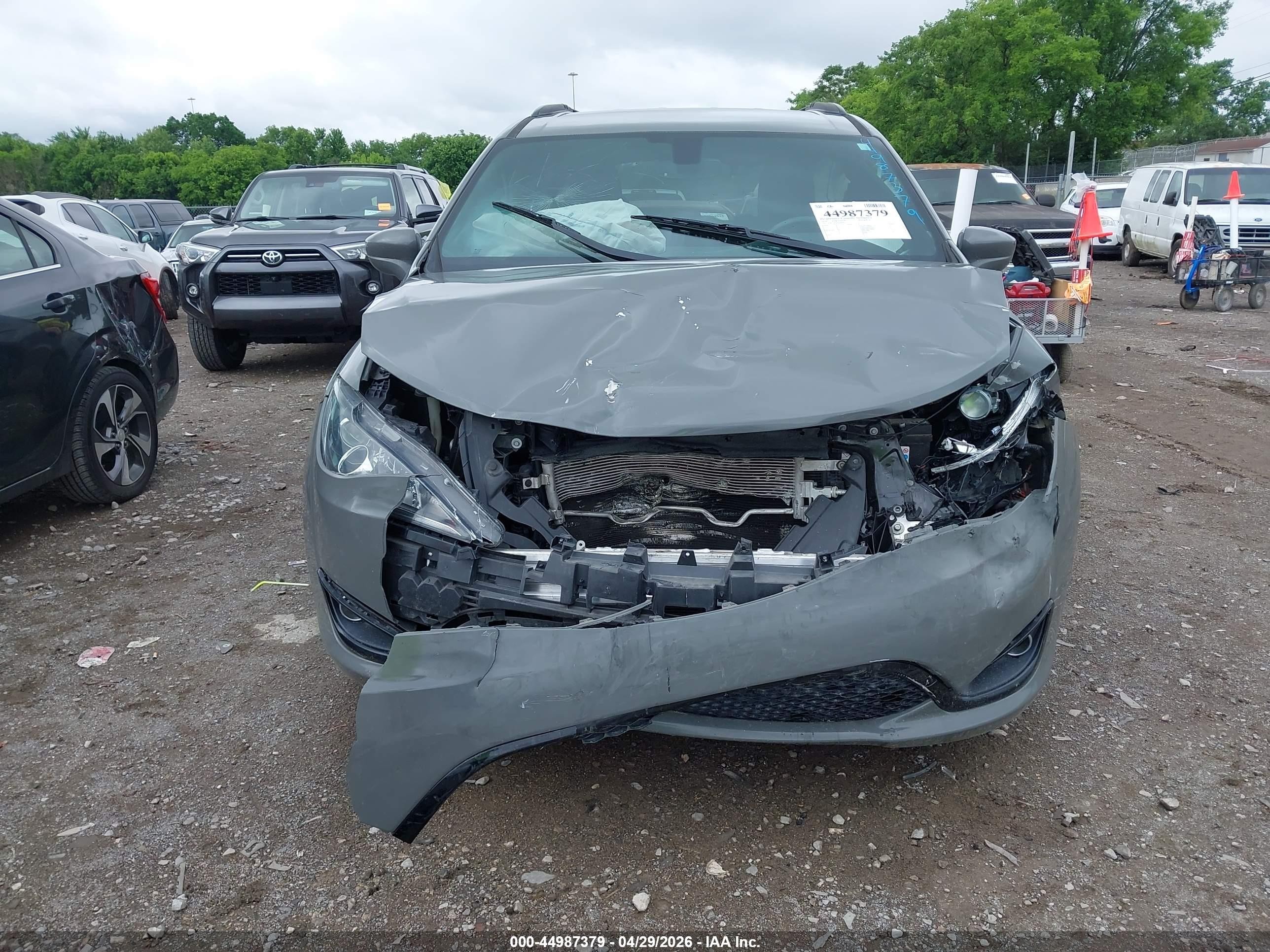 2020 Chrysler Pacifica Touring L Plus Gray vin: 2C4RC1EG5LR282852
