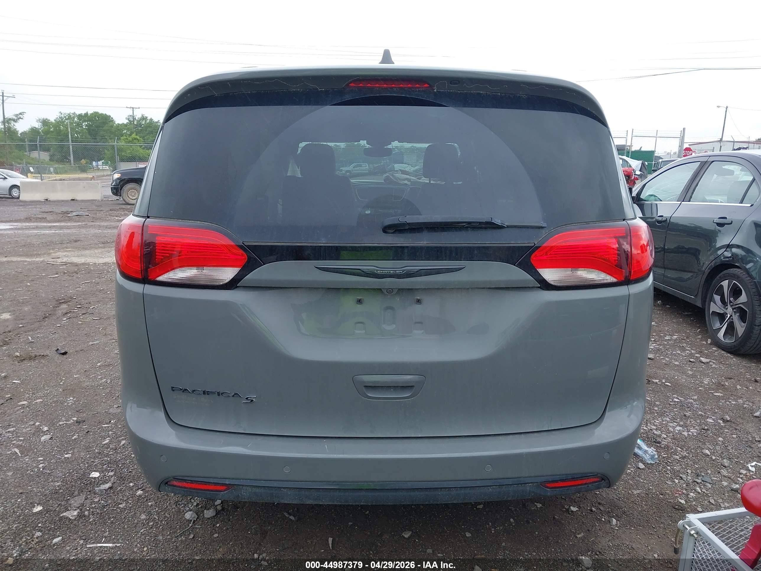 2020 Chrysler Pacifica Touring L Plus Gray vin: 2C4RC1EG5LR282852