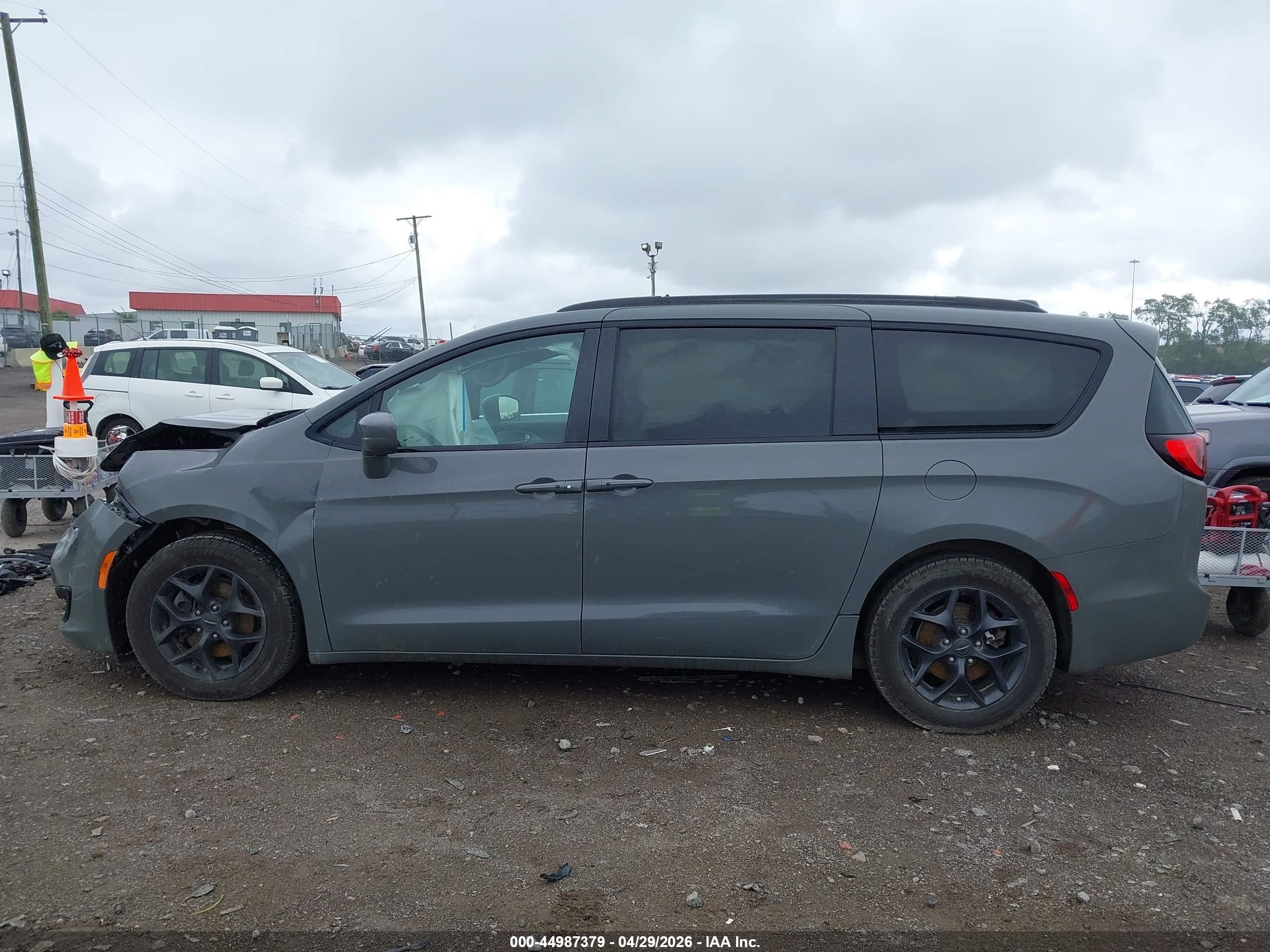 2020 Chrysler Pacifica Touring L Plus Gray vin: 2C4RC1EG5LR282852