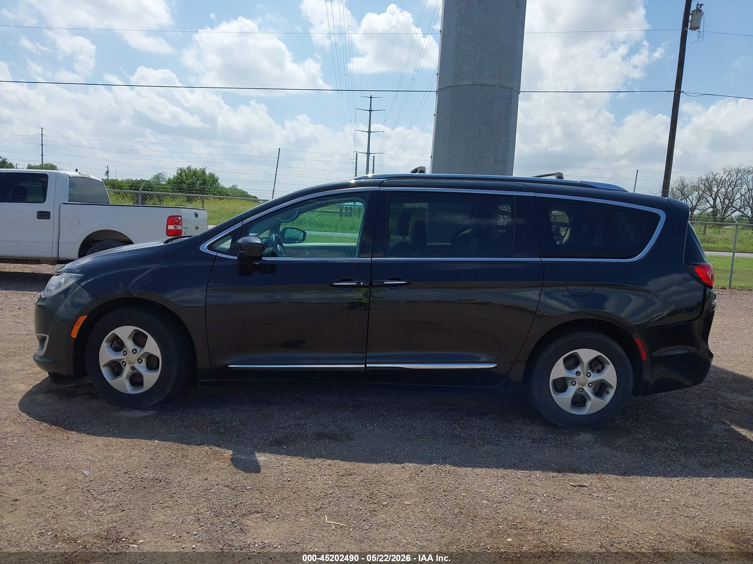 2017 Chrysler Pacifica Touring-l Plus Black vin: 2C4RC1EG6HR520814