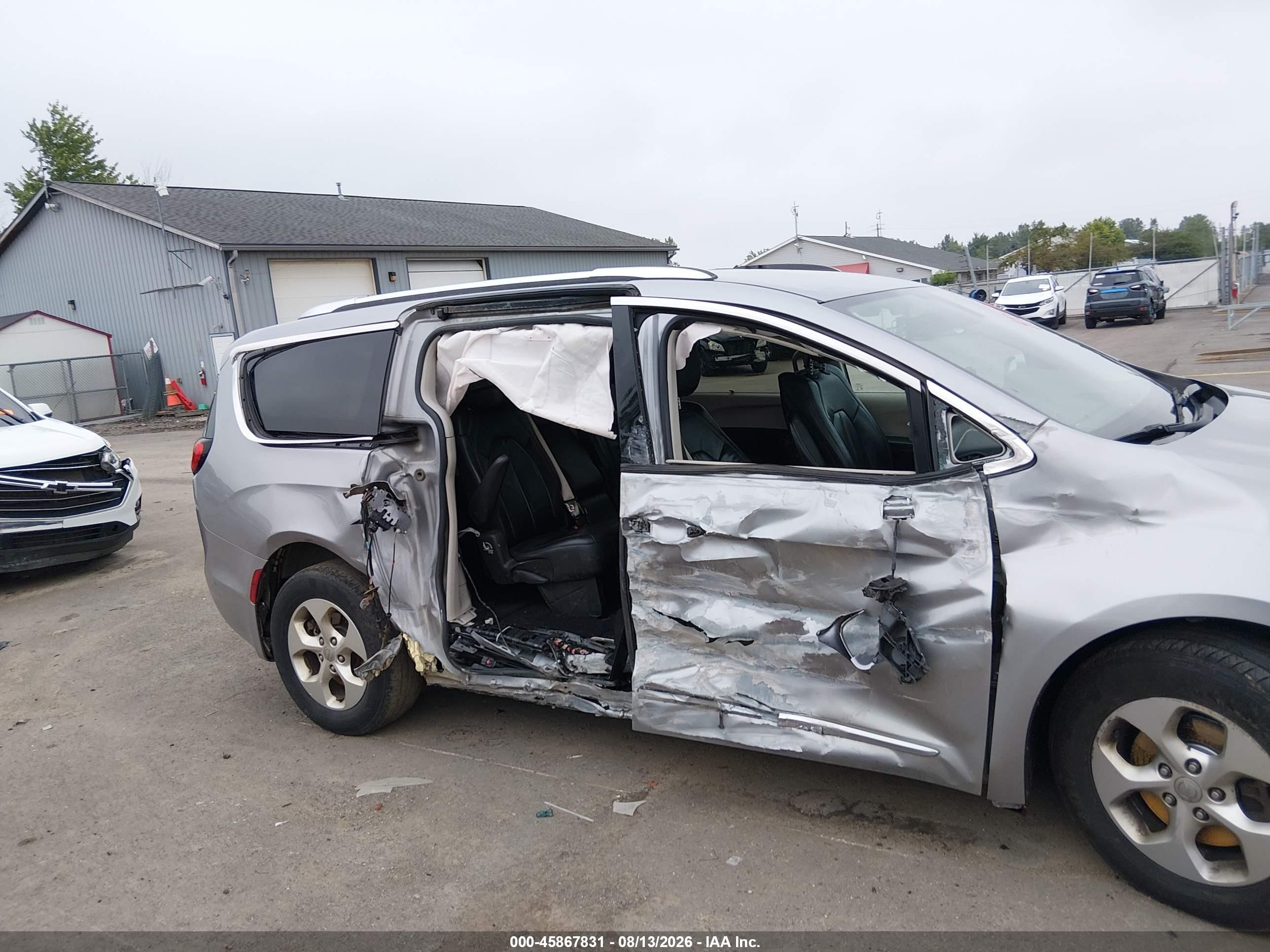 2017 Chrysler Pacifica Touring-l Plus Gray vin: 2C4RC1EG7HR520000