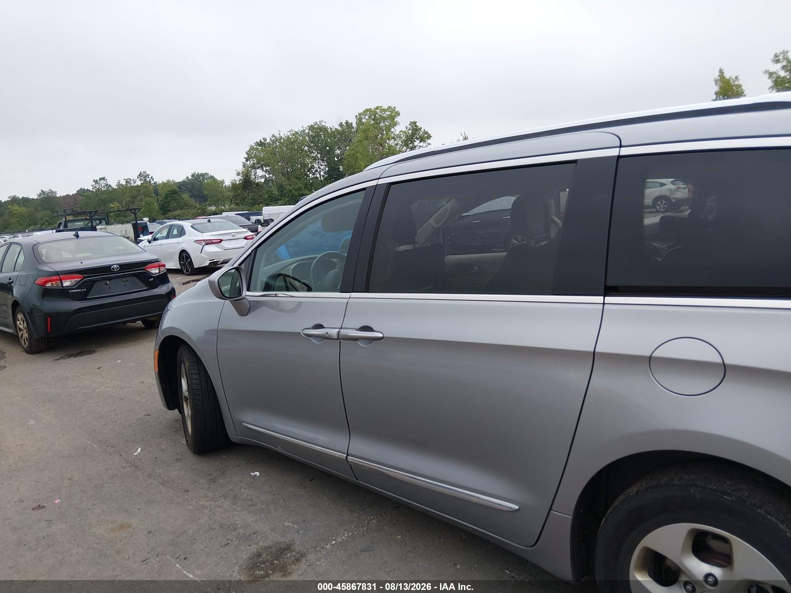 2017 Chrysler Pacifica Touring-l Plus Gray vin: 2C4RC1EG7HR520000