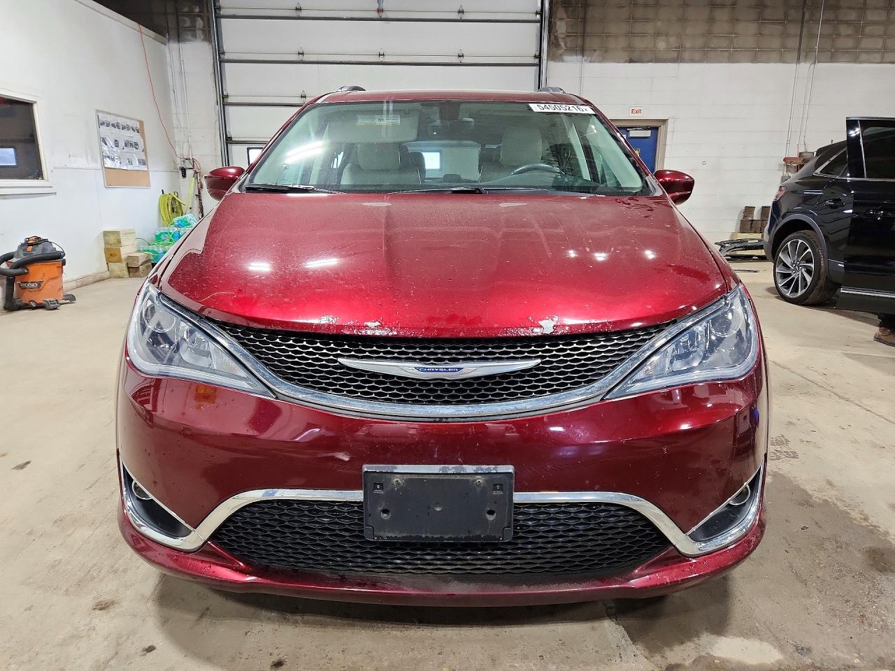 2017 Chrysler Pacifica Touring L Plus Red vin: 2C4RC1EG7HR560187