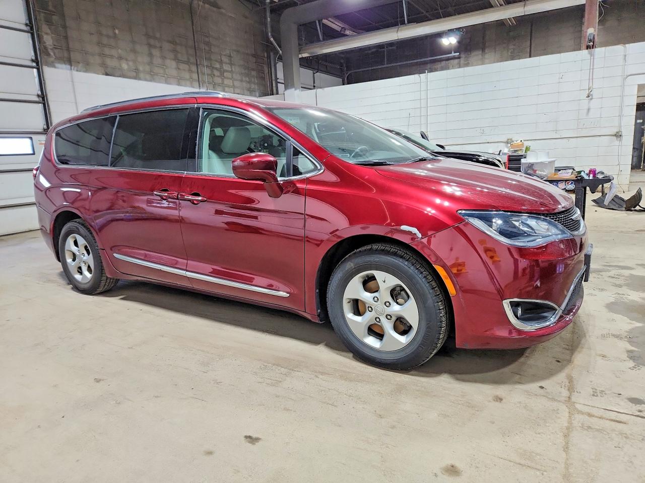 2017 Chrysler Pacifica Touring L Plus Red vin: 2C4RC1EG7HR560187