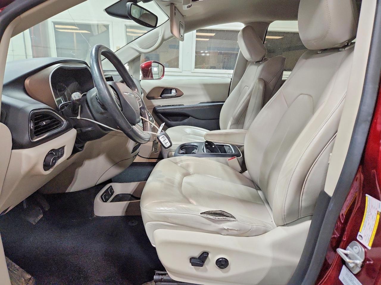 2017 Chrysler Pacifica Touring L Plus Red vin: 2C4RC1EG7HR560187