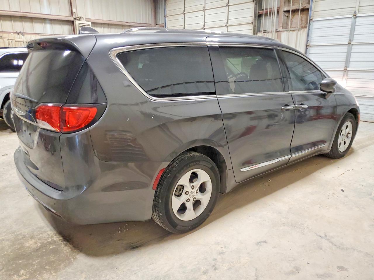 2017 Chrysler Pacifica Touring L Plus Gray vin: 2C4RC1EG7HR770126