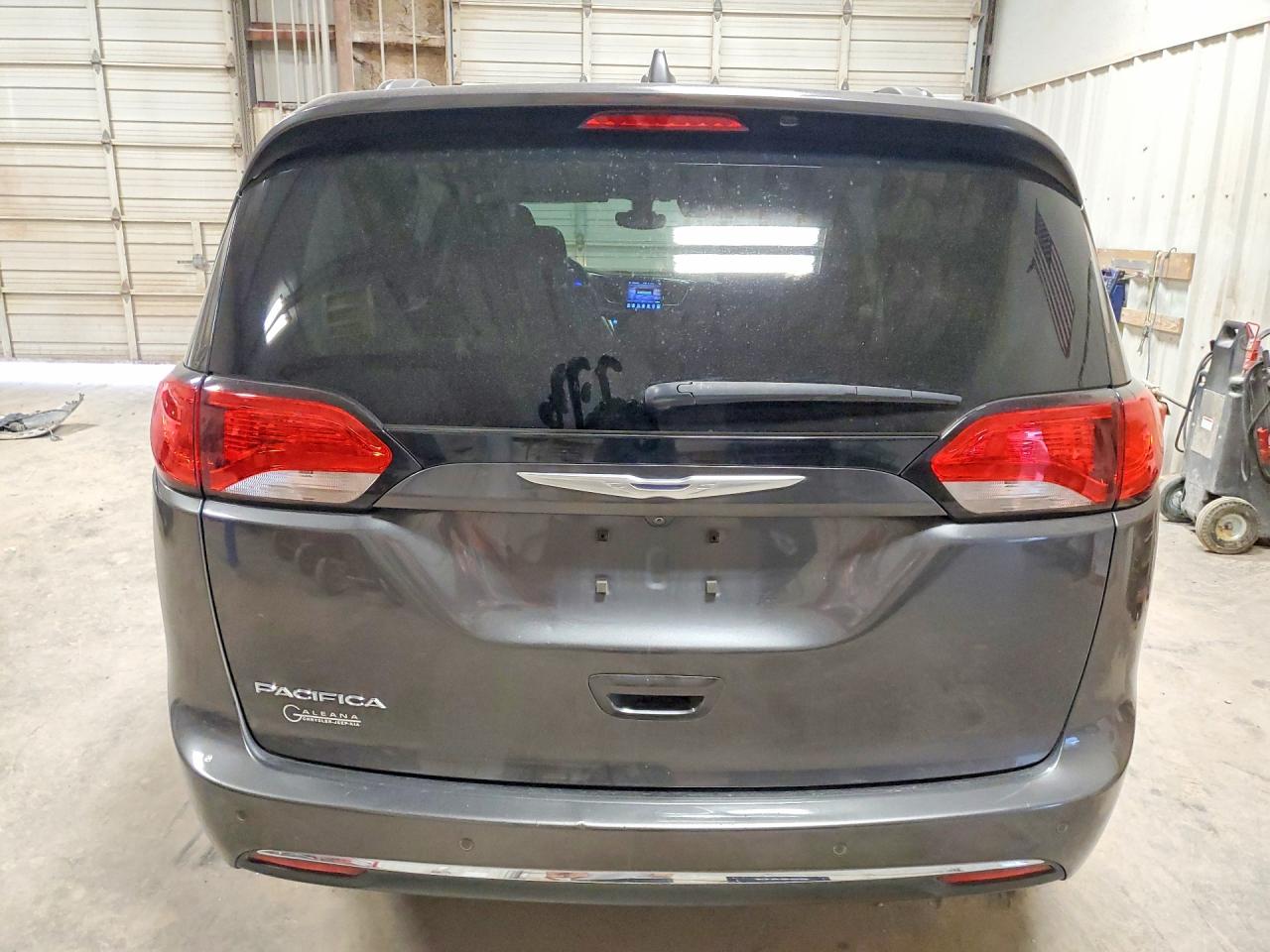 2017 Chrysler Pacifica Touring L Plus Gray vin: 2C4RC1EG7HR770126