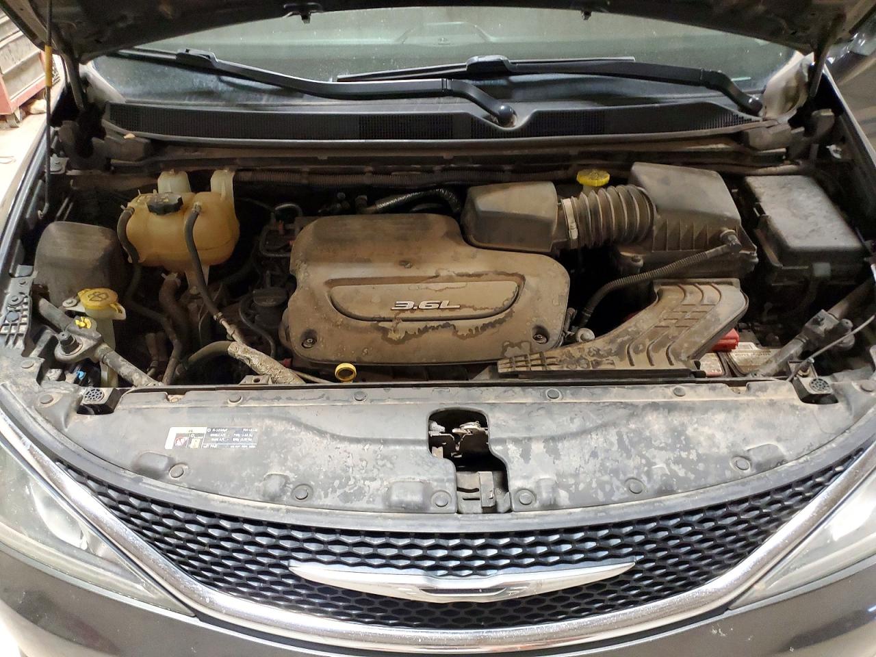 2017 Chrysler Pacifica Touring L Plus Gray vin: 2C4RC1EG7HR770126
