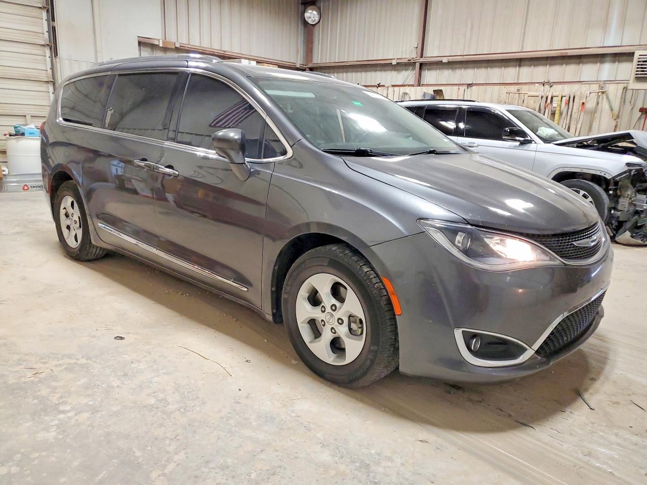 2017 Chrysler Pacifica Touring L Plus Gray vin: 2C4RC1EG7HR770126