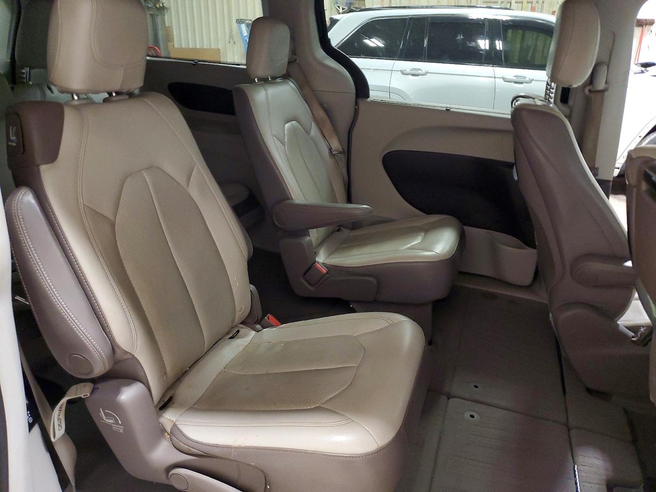 2017 Chrysler Pacifica Touring L Plus Gray vin: 2C4RC1EG7HR770126