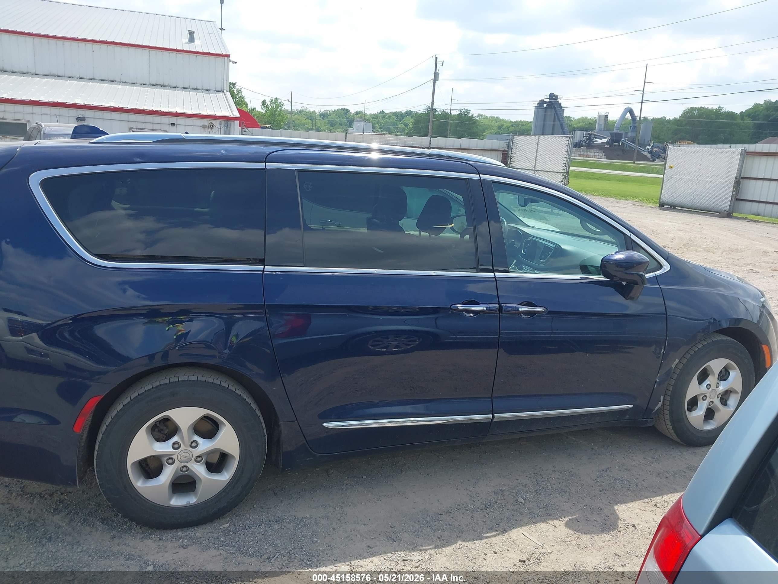 2017 Chrysler Pacifica Touring-l Plus Blue vin: 2C4RC1EG7HR811192