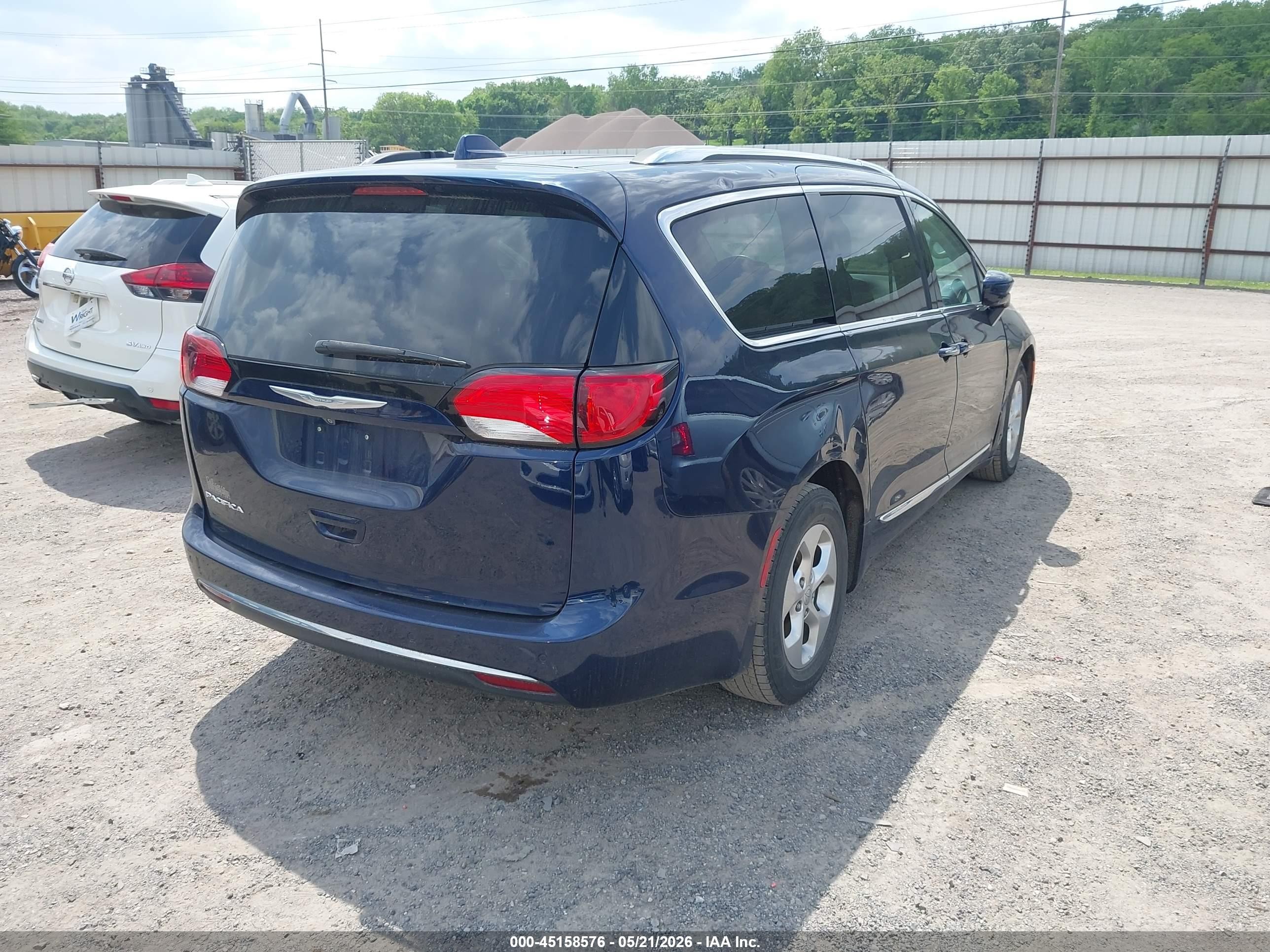 2017 Chrysler Pacifica Touring-l Plus Blue vin: 2C4RC1EG7HR811192