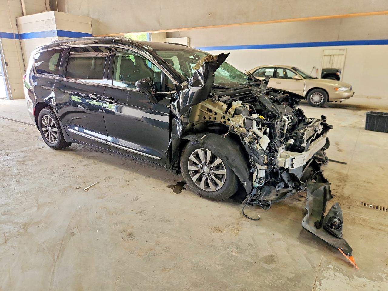 2020 Chrysler Pacifica Touring L Plus Black vin: 2C4RC1EG8LR102988