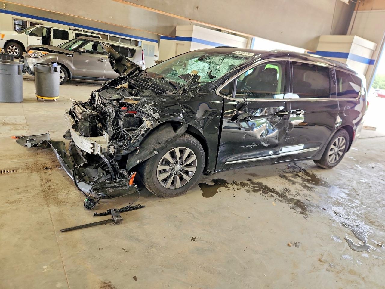 2020 Chrysler Pacifica Touring L Plus Black vin: 2C4RC1EG8LR102988