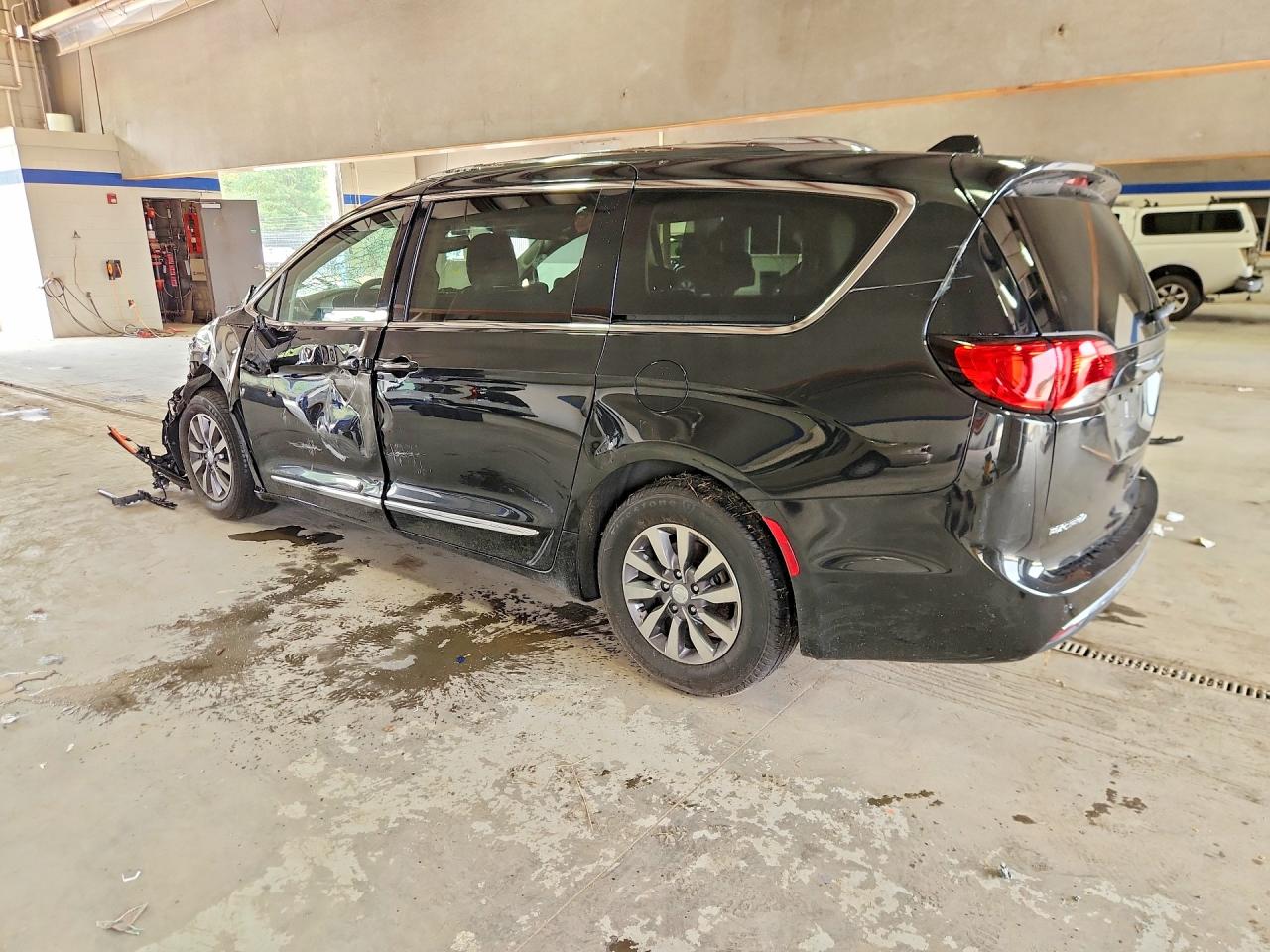 2020 Chrysler Pacifica Touring L Plus Black vin: 2C4RC1EG8LR102988