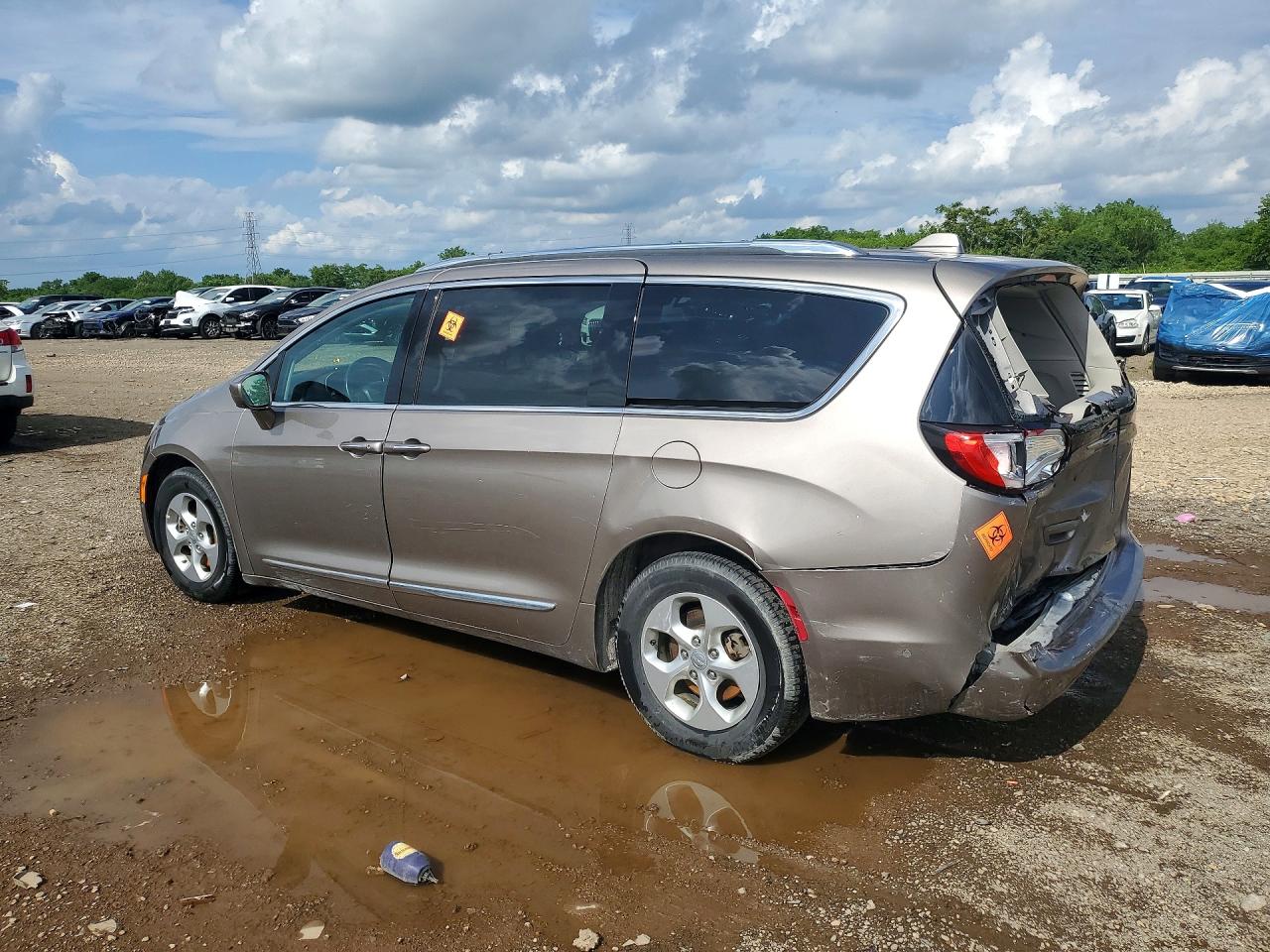 2017 Chrysler Pacifica Touring L Plus Tan vin: 2C4RC1EGXHR669761
