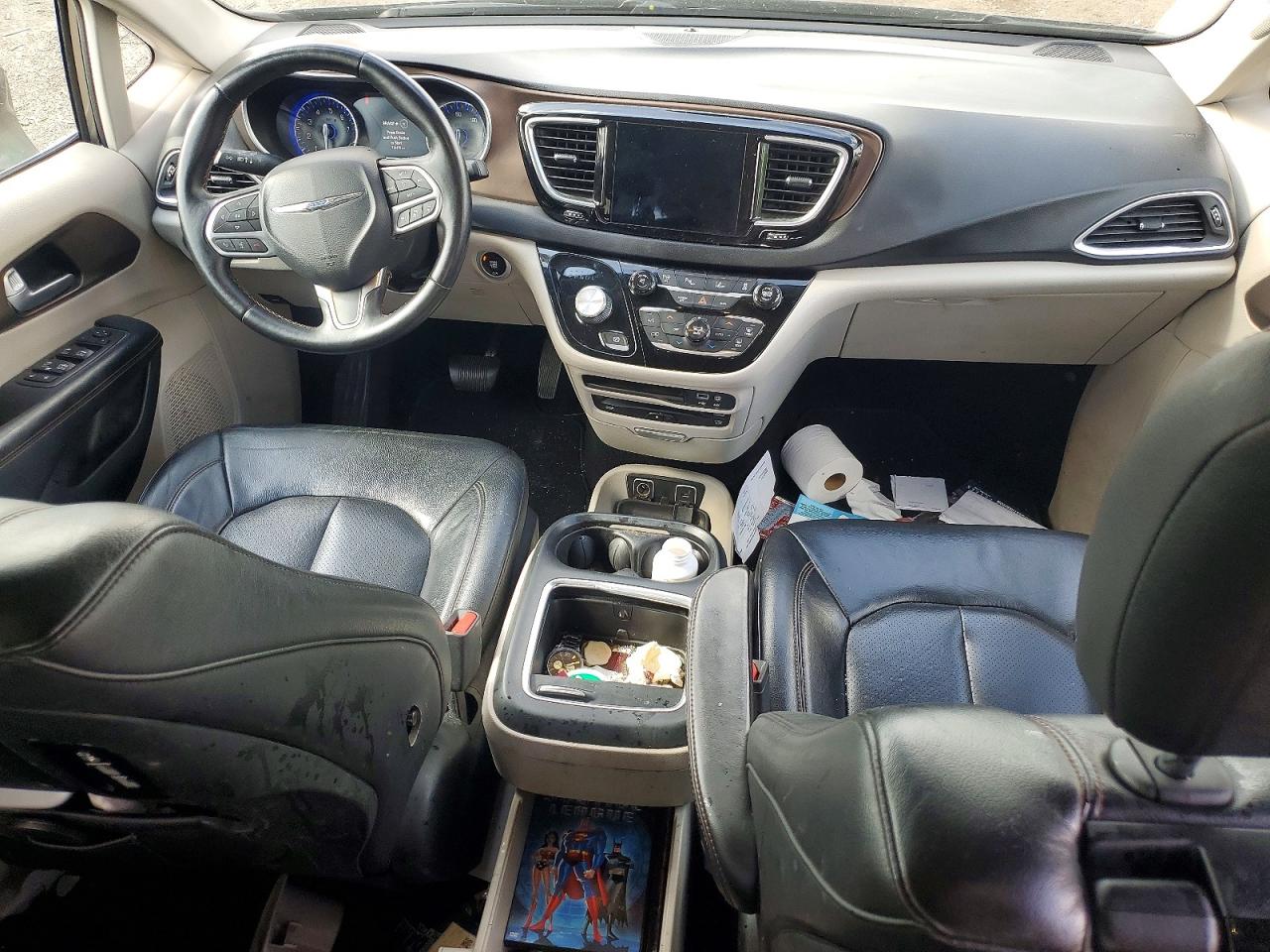 2017 Chrysler Pacifica Touring L Plus Tan vin: 2C4RC1EGXHR669761