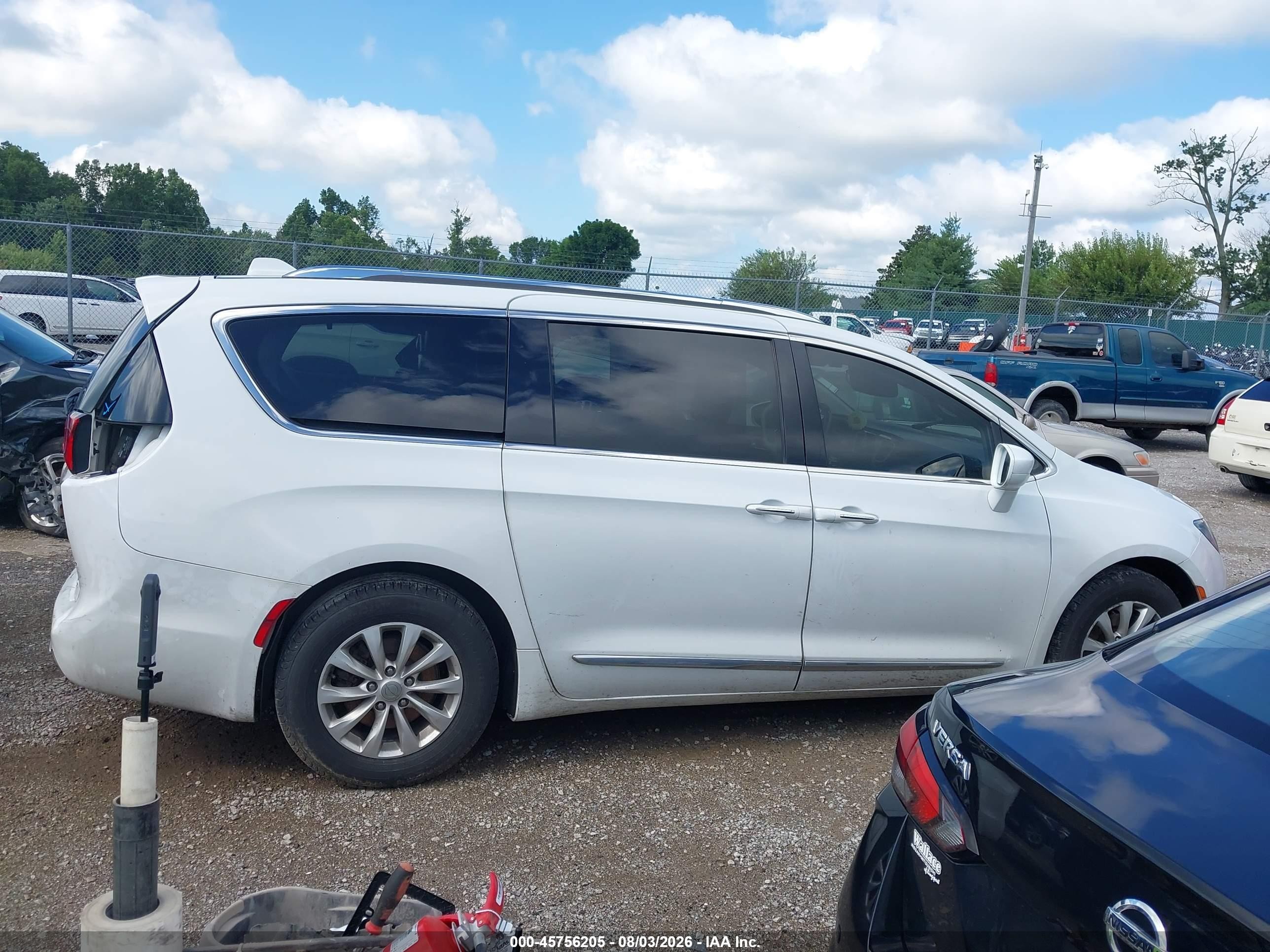 2018 Chrysler Pacifica Touring L Plus Белый vin: 2C4RC1EGXJR295125