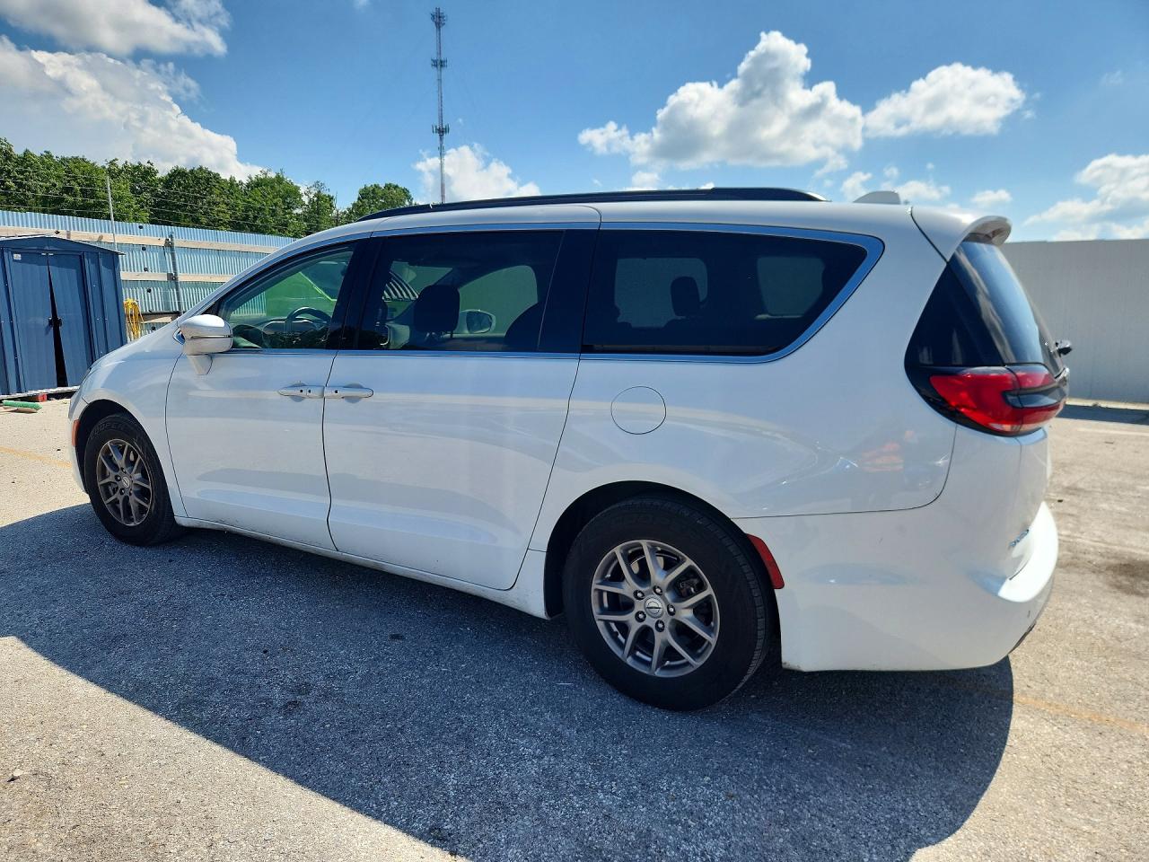 2021 Chrysler Pacifica Touring White vin: 2C4RC1FG0MR603812
