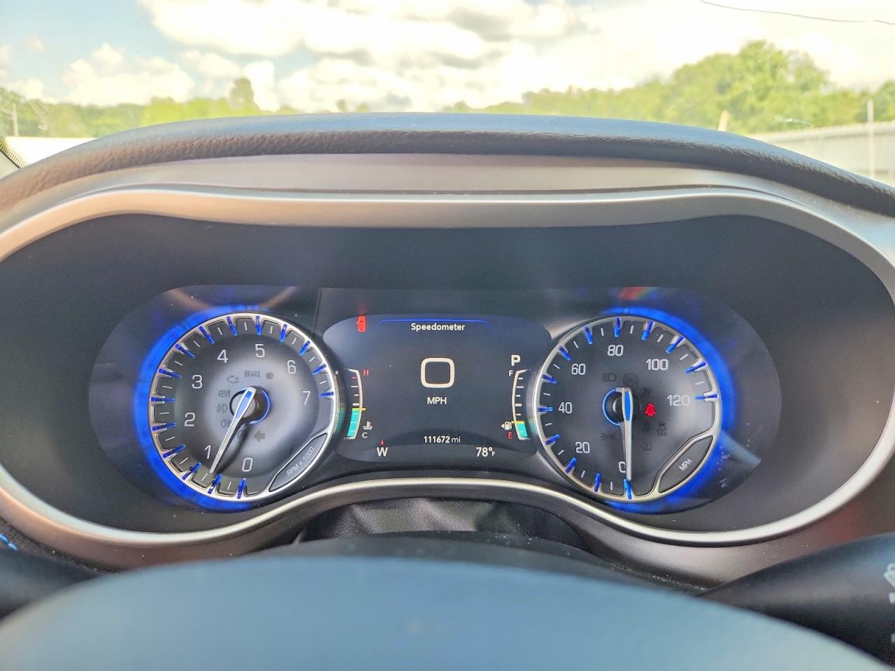 2021 Chrysler Pacifica Touring White vin: 2C4RC1FG0MR603812
