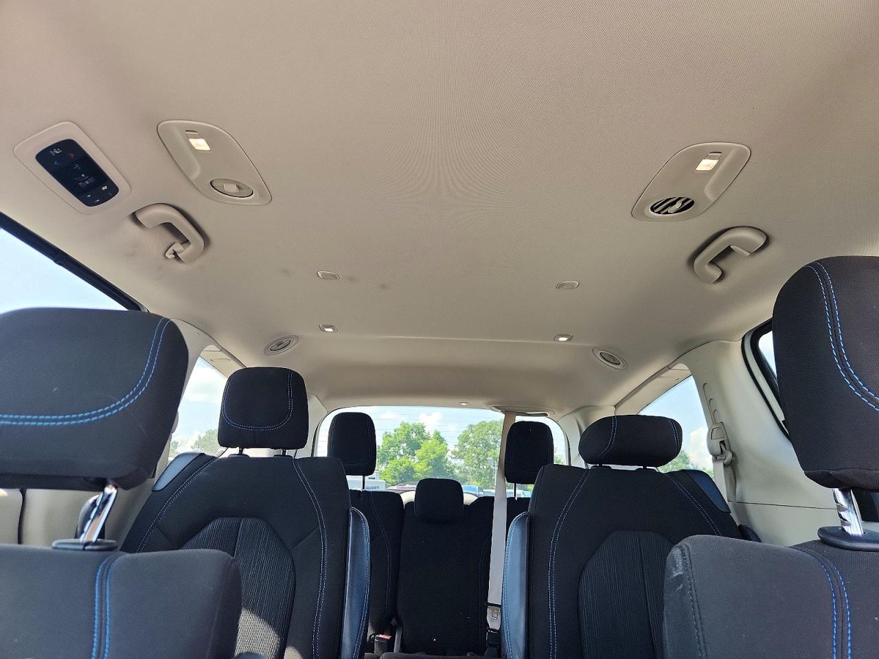 2021 Chrysler Pacifica Touring White vin: 2C4RC1FG0MR603812