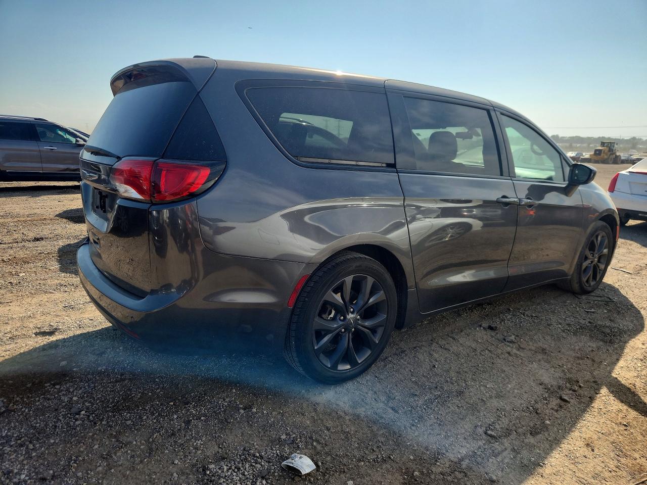 2018 Chrysler Pacifica Touring Plus Gray vin: 2C4RC1FG1JR357915