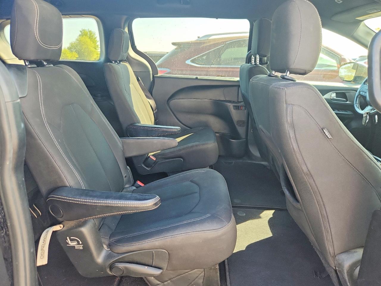 2018 Chrysler Pacifica Touring Plus Gray vin: 2C4RC1FG1JR357915