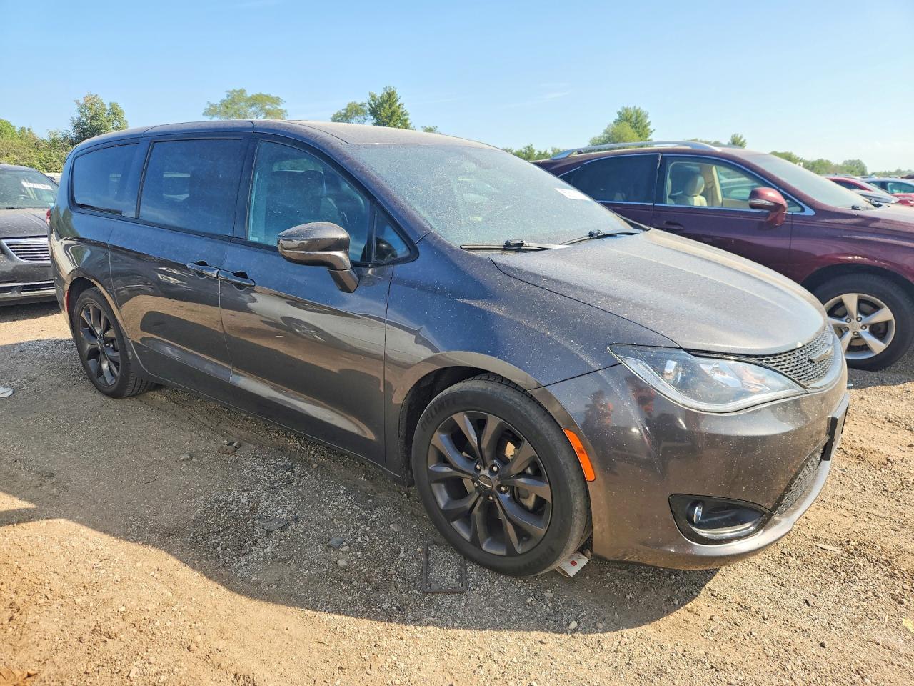 2018 Chrysler Pacifica Touring Plus Gray vin: 2C4RC1FG1JR357915