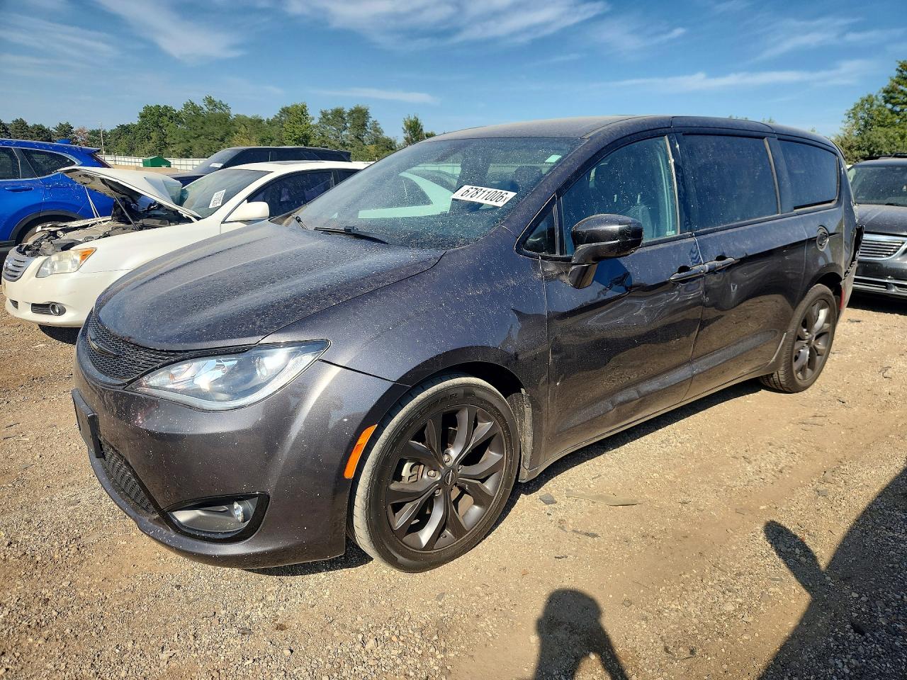 2018 Chrysler Pacifica Touring Plus Gray vin: 2C4RC1FG1JR357915