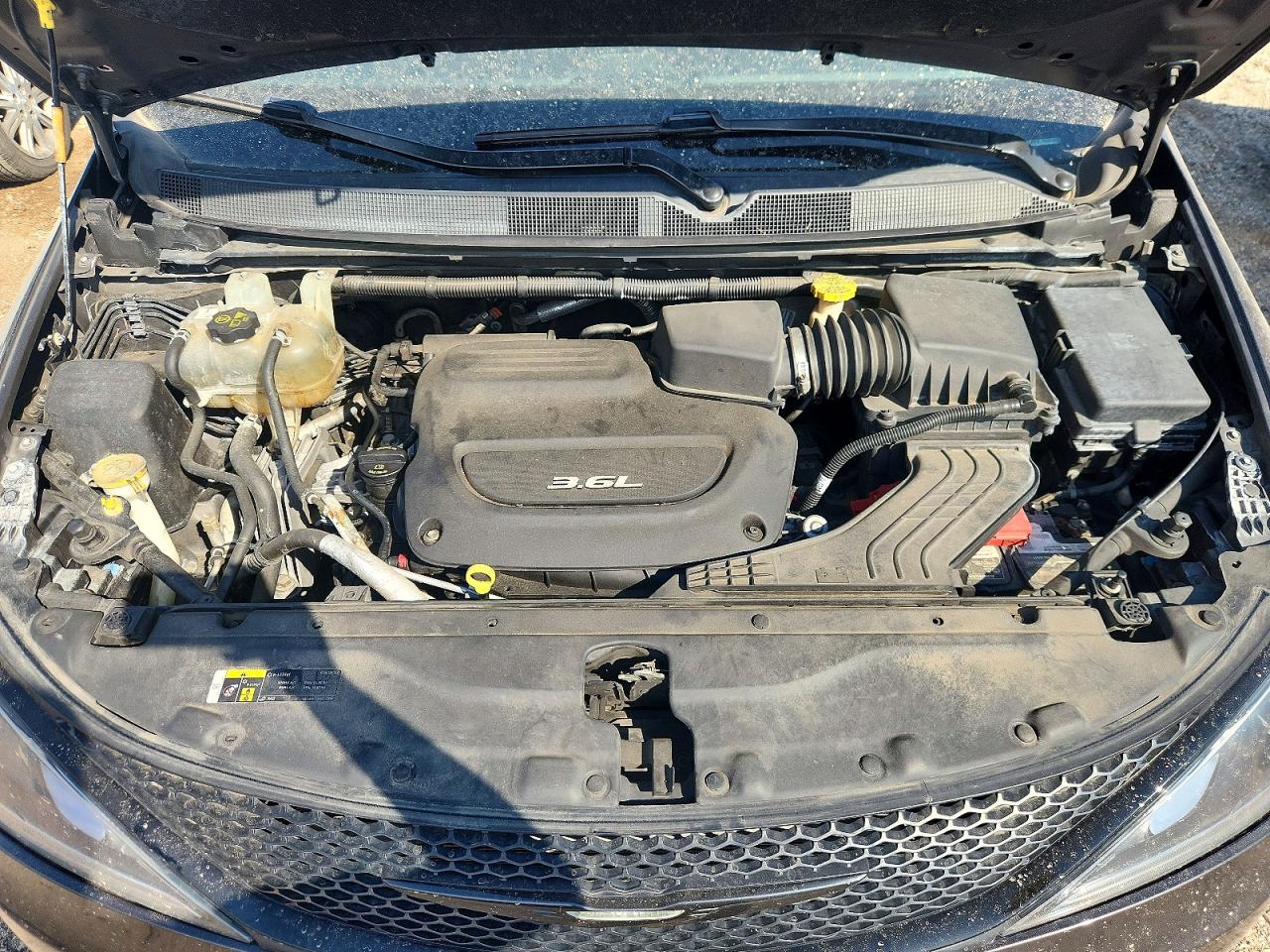 2018 Chrysler Pacifica Touring Plus Gray vin: 2C4RC1FG1JR357915