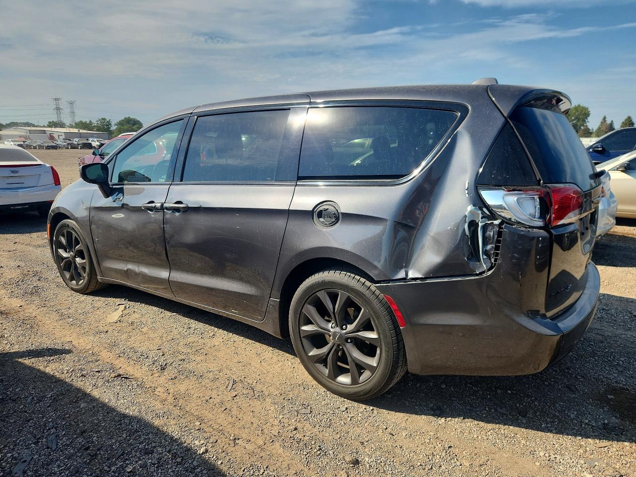 2018 Chrysler Pacifica Touring Plus Gray vin: 2C4RC1FG1JR357915