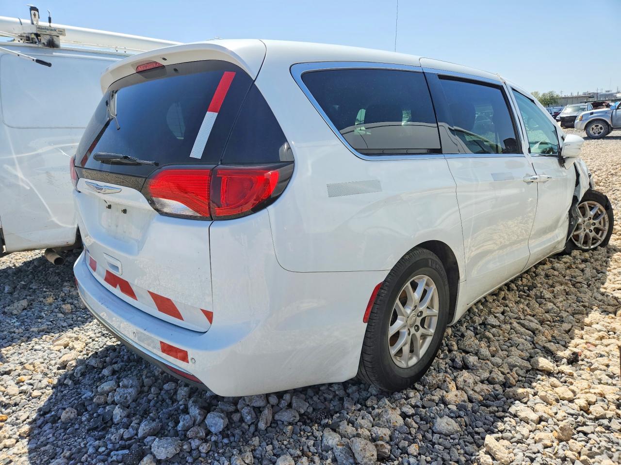 2020 Chrysler Pacifica Touring White vin: 2C4RC1FG4LR141401