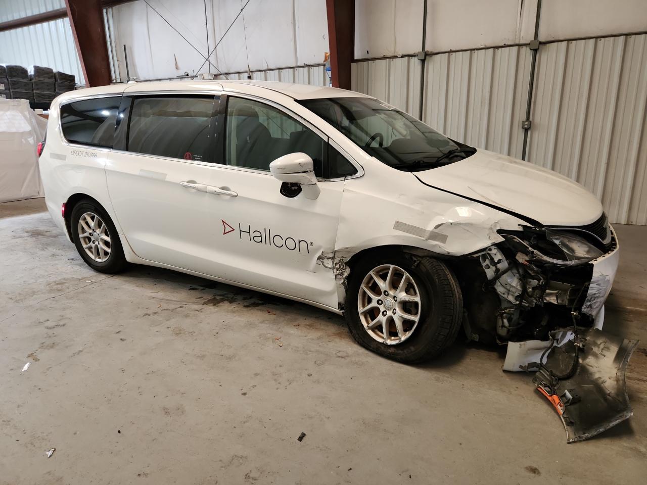 2020 Chrysler Pacifica Touring White vin: 2C4RC1FG4LR141401 Damage: Right Rocker Panel, Dent(S) W/ Paint Dmg, 6 To 7 Inches