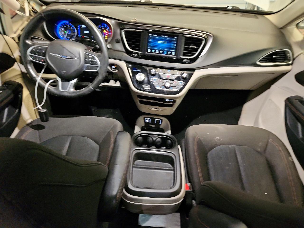 2020 Chrysler Pacifica Touring White vin: 2C4RC1FG4LR141401