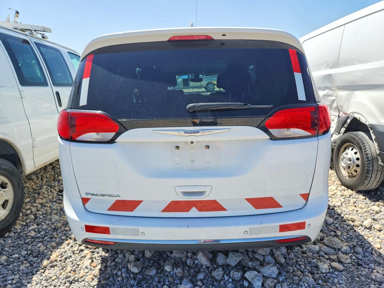 2020 Chrysler Pacifica Touring White vin: 2C4RC1FG4LR141401