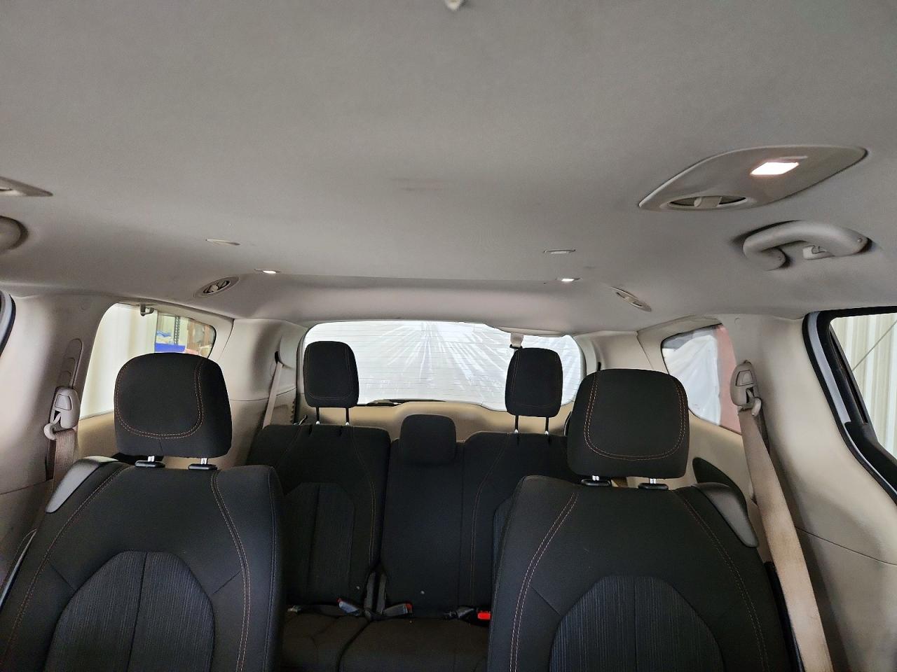 2020 Chrysler Pacifica Touring White vin: 2C4RC1FG4LR141401
