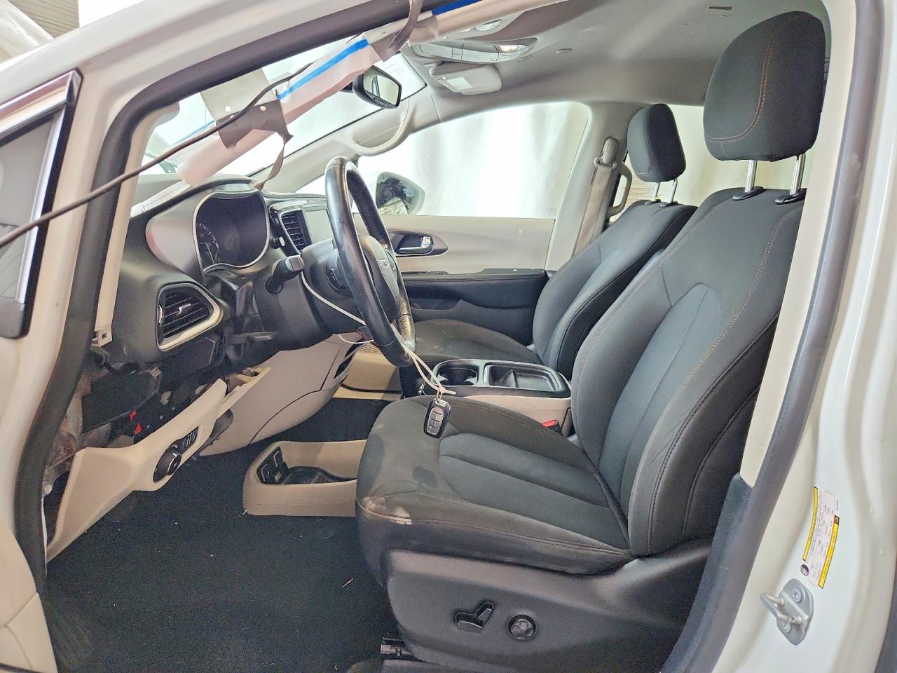 2020 Chrysler Pacifica Touring White vin: 2C4RC1FG4LR141401