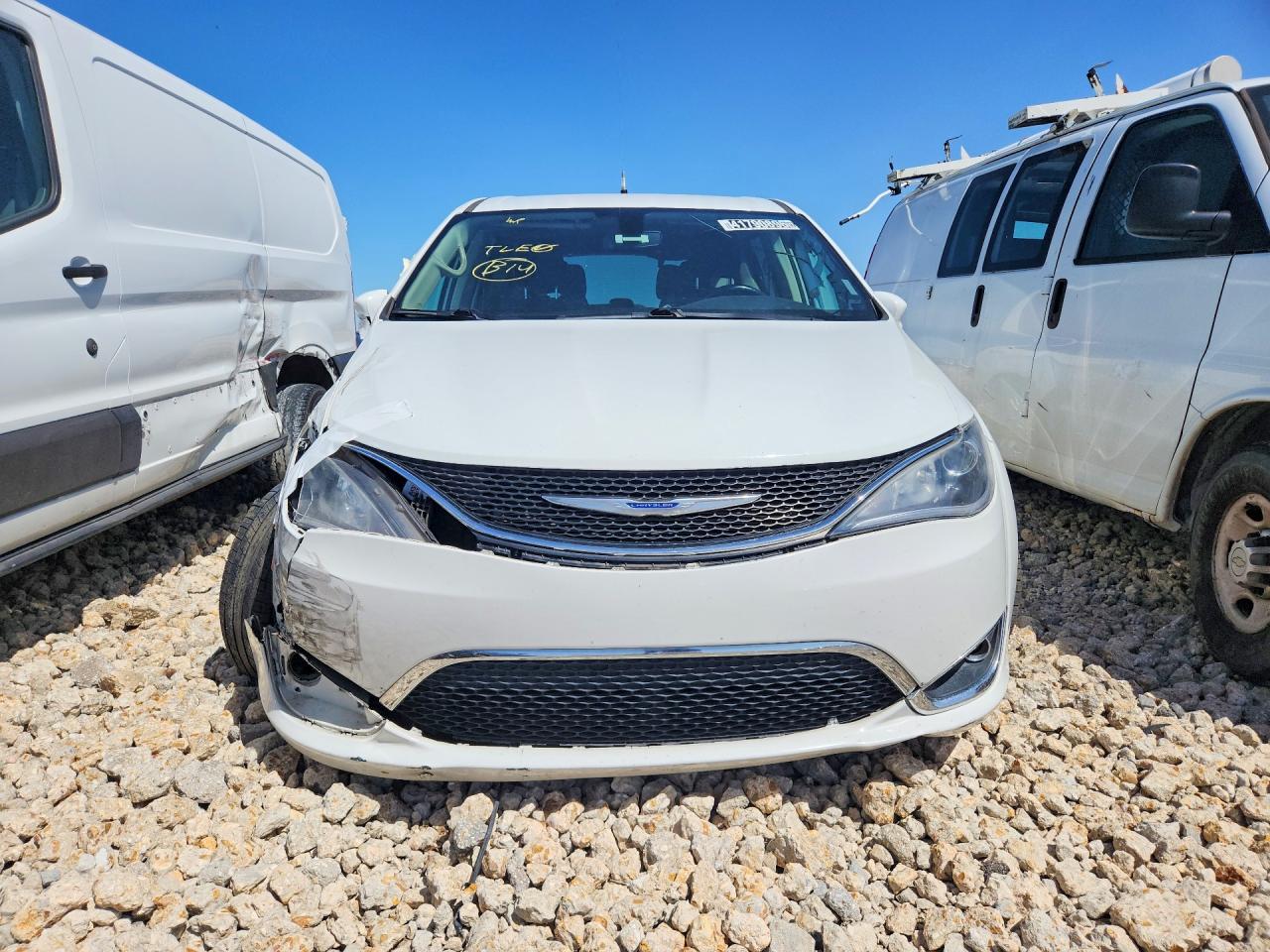 2020 Chrysler Pacifica Touring White vin: 2C4RC1FG4LR141401