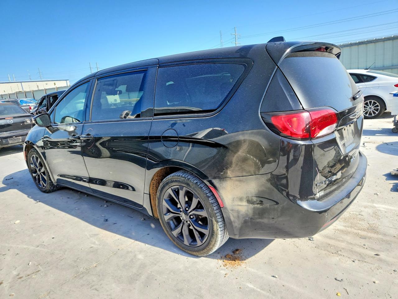 2018 Chrysler Pacifica Touring Plus Black vin: 2C4RC1FG5JR193861
