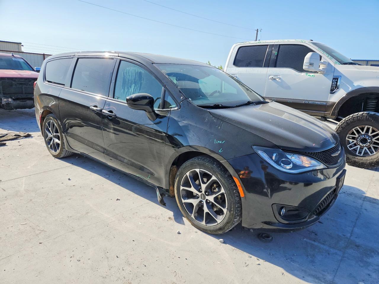 2018 Chrysler Pacifica Touring Plus Black vin: 2C4RC1FG5JR193861