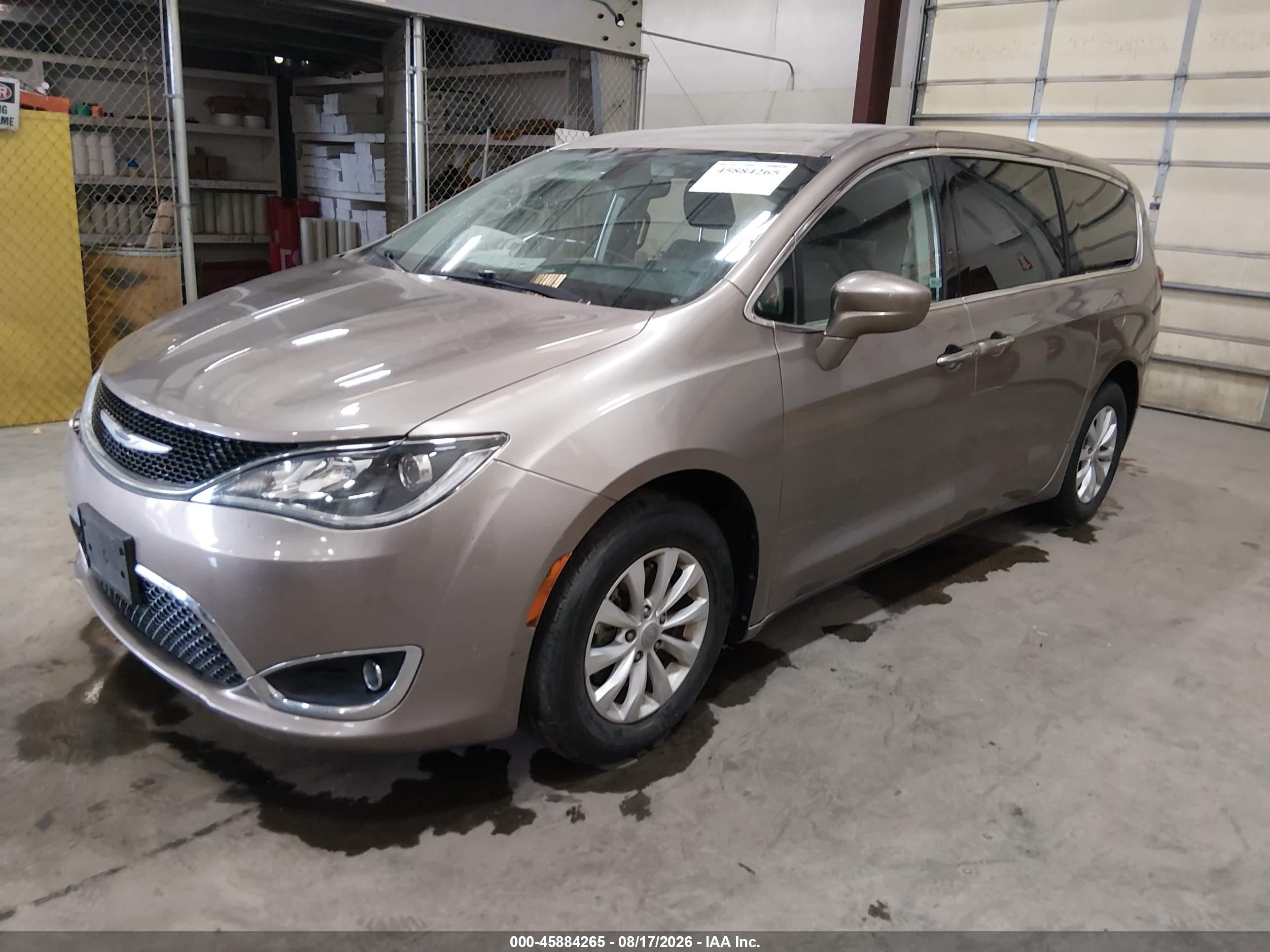 2018 Chrysler Pacifica Touring Plus Beige vin: 2C4RC1FG6JR116108