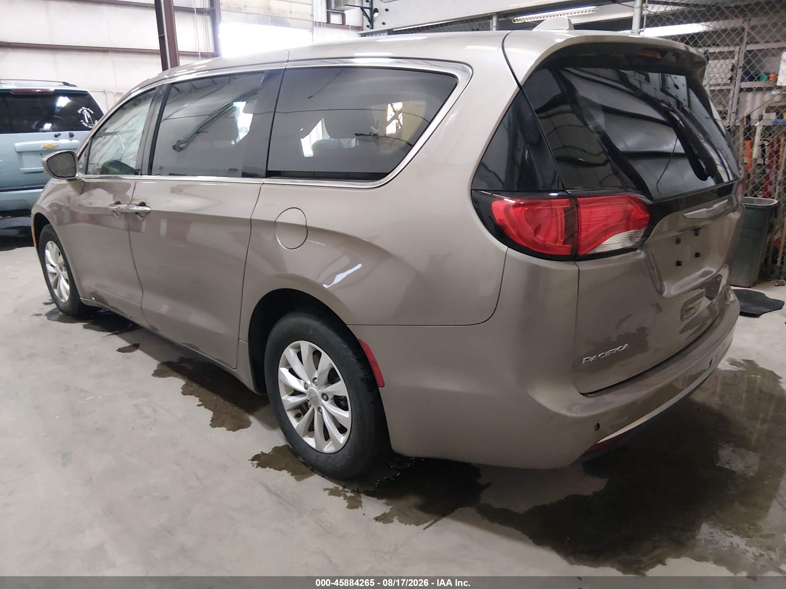 2018 Chrysler Pacifica Touring Plus Beige vin: 2C4RC1FG6JR116108