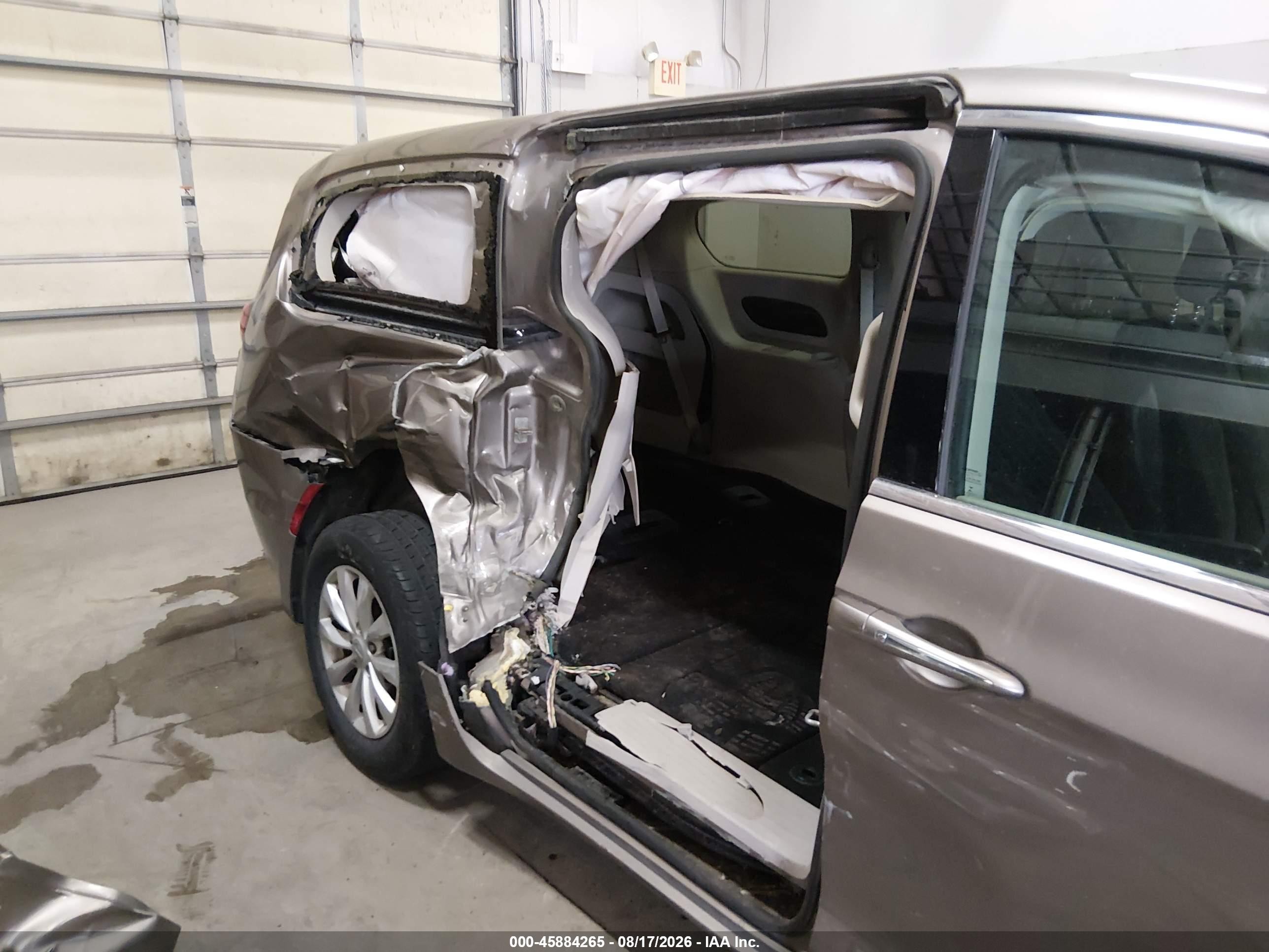 2018 Chrysler Pacifica Touring Plus Beige vin: 2C4RC1FG6JR116108