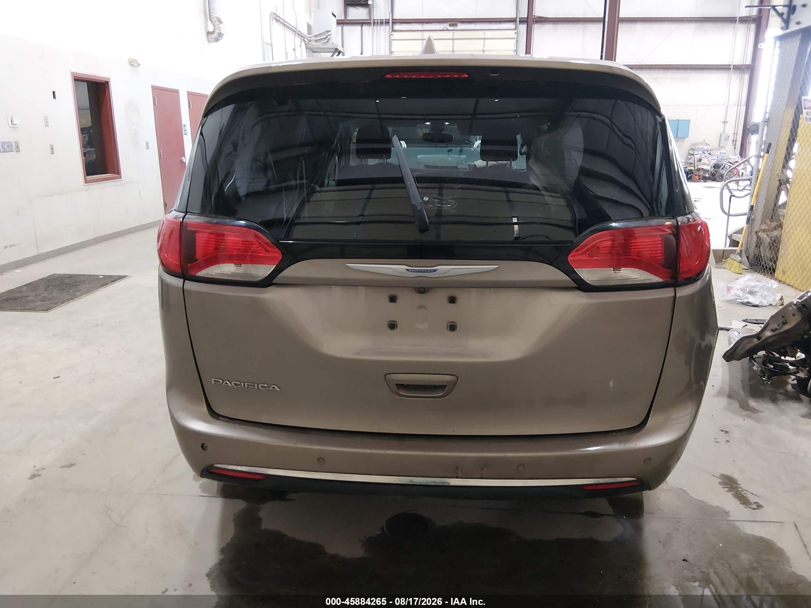2018 Chrysler Pacifica Touring Plus Beige vin: 2C4RC1FG6JR116108
