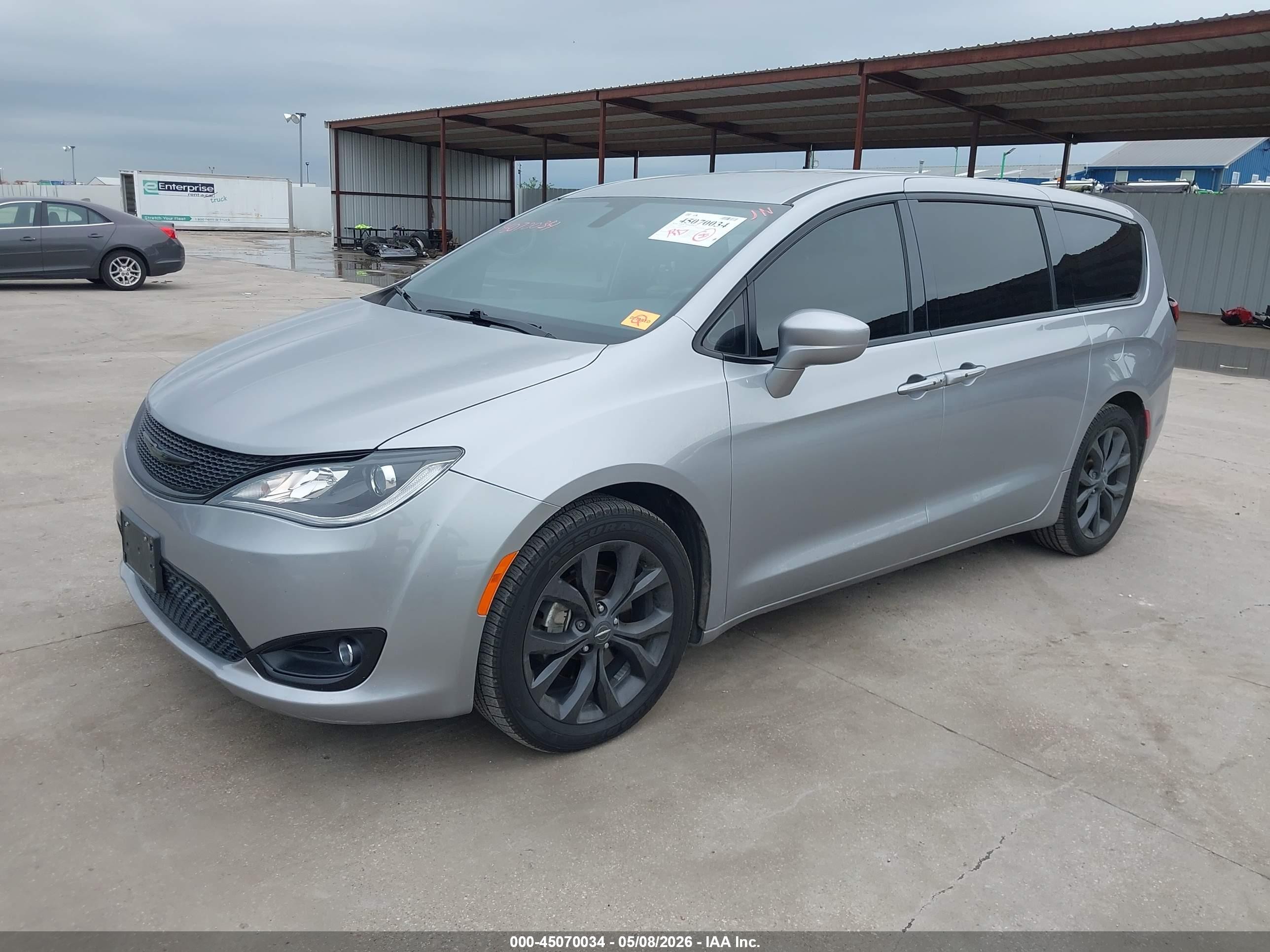 2019 Chrysler Pacifica Touring Plus Silver vin: 2C4RC1FG6KR593798