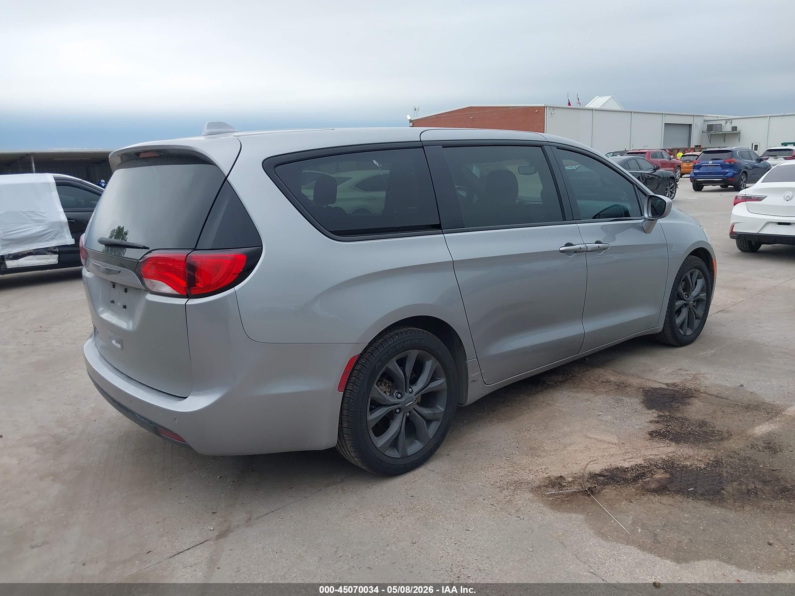 2019 Chrysler Pacifica Touring Plus Silver vin: 2C4RC1FG6KR593798