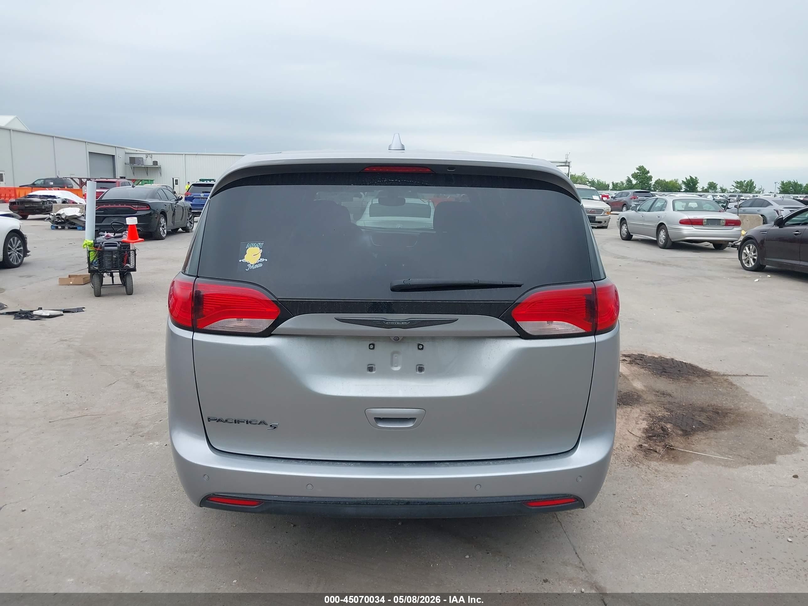 2019 Chrysler Pacifica Touring Plus Silver vin: 2C4RC1FG6KR593798