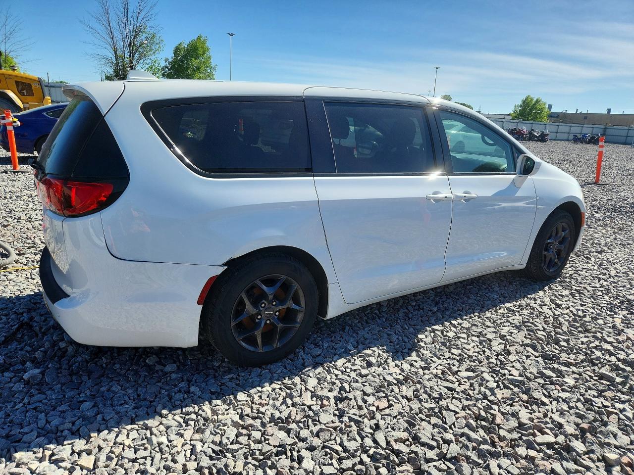 2018 Chrysler Pacifica Touring Plus White vin: 2C4RC1FG7JR365727
