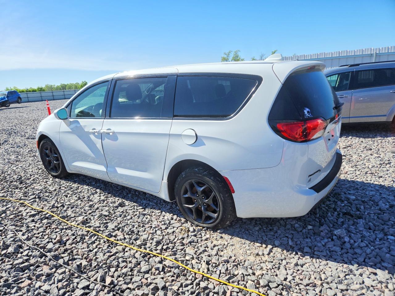 2018 Chrysler Pacifica Touring Plus White vin: 2C4RC1FG7JR365727
