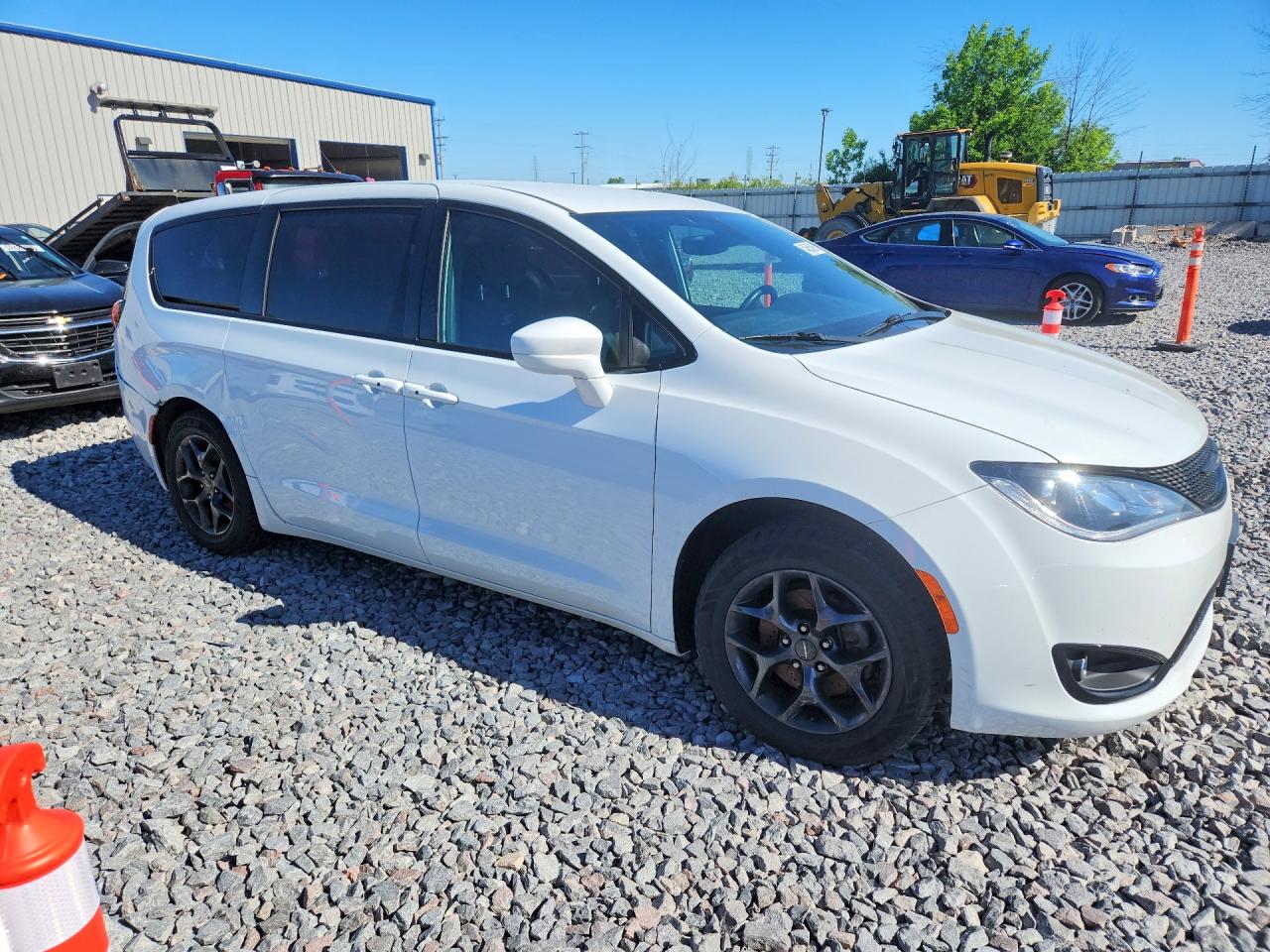 2018 Chrysler Pacifica Touring Plus White vin: 2C4RC1FG7JR365727